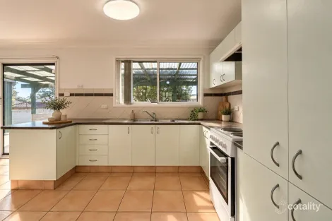 Property photo of 28 Macintyre Crescent Ruse NSW 2560