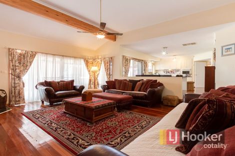 Property photo of 8 Enfield Close Endeavour Hills VIC 3802