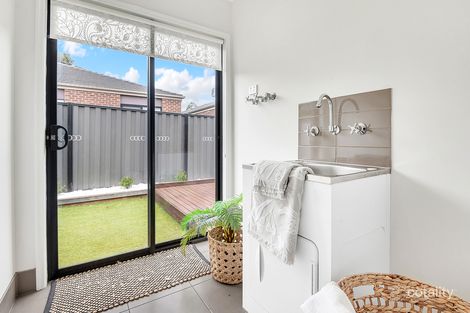Property photo of 24 Rainham Avenue Craigieburn VIC 3064