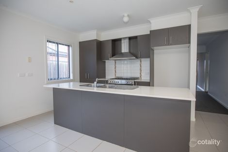 Property photo of 8 Equine Circuit Melton South VIC 3338