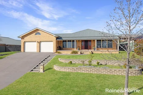 9 CYPRESS CRES, KELSO, NSW 2795