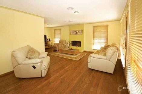 Property photo of 7 Burrowye Crescent Taylors Lakes VIC 3038