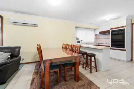 Property photo of 16 Somerton Crescent St Albans VIC 3021