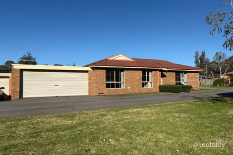 1/3 Gumleaf Pl, Drouin, VIC 3818