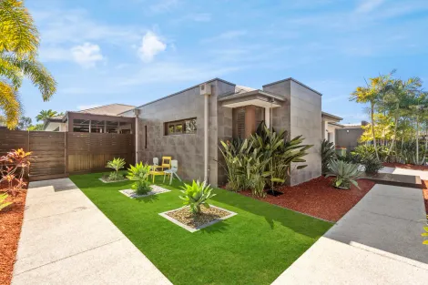 Property photo of 10 Vantage Lane Yarrabilba QLD 4207