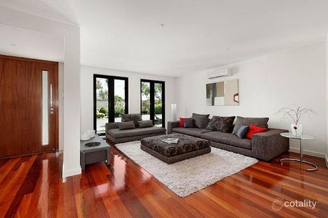 Property photo of 494 Waverley Road Mount Waverley VIC 3149