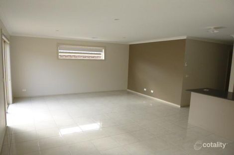 Property photo of 5 Tyalla Way Pakenham VIC 3810