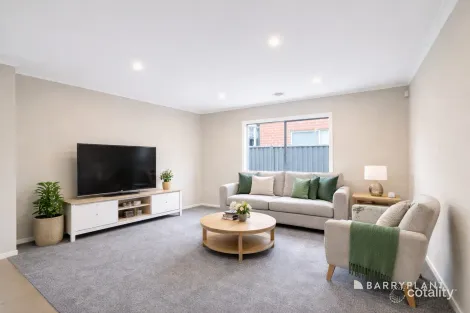 Property photo of 11 Everly Circuit Pakenham VIC 3810