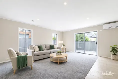 Property photo of 11 Everly Circuit Pakenham VIC 3810