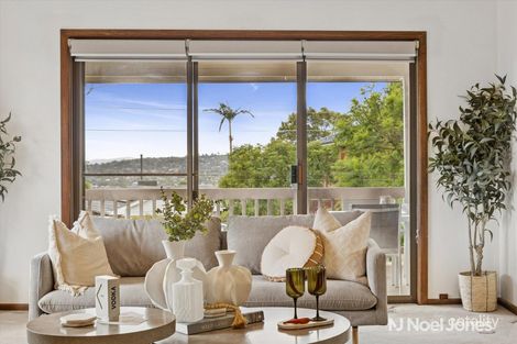 Property photo of 17 Crown Point Ridge Chirnside Park VIC 3116