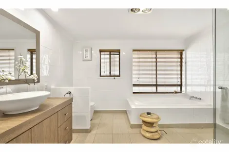 Property photo of 73 Hooker Boulevard Broadbeach Waters QLD 4218