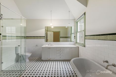 Property photo of 2 Roseberry Street Hawthorn East VIC 3123