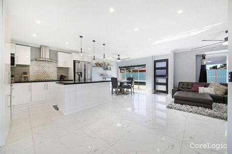 Property photo of 2/4 Elm Court Labrador QLD 4215
