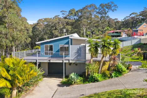 Property photo of 28 Lewana Close Lilli Pilli NSW 2536