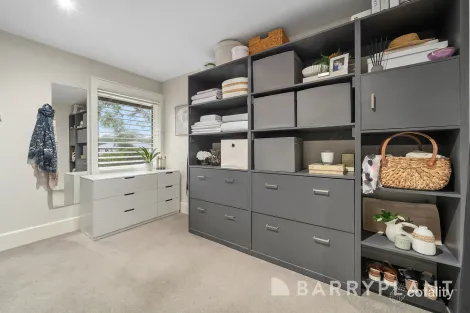 Property photo of 94 Springthorpe Boulevard Macleod VIC 3085