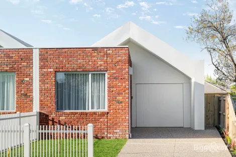 11b Viola Ave, Brooklyn, VIC 3012