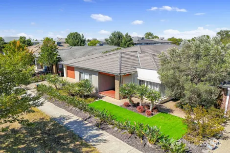Property photo of 28 Woodlea Boulevard Aintree VIC 3336