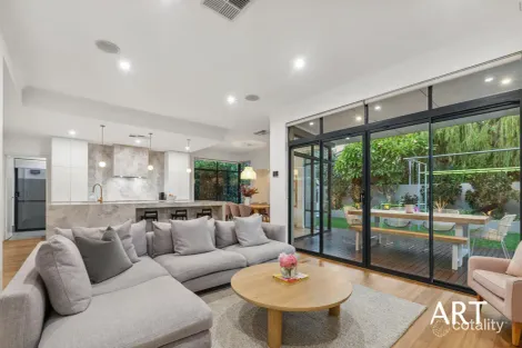 Property photo of 9 Kirkby Ridge Salter Point WA 6152
