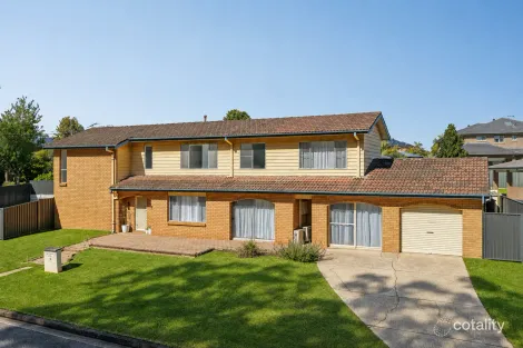 8 WOOD RIDGE PL, BAULKHAM HILLS, NSW 2153