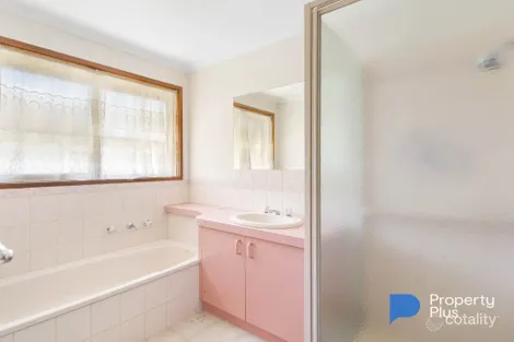 Property photo of 34 Mockridge Drive Kangaroo Flat VIC 3555