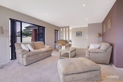 Property photo of 16 Dennis Place Jerrabomberra NSW 2619