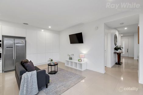 Property photo of 17 Dresden Drive Waterways VIC 3195