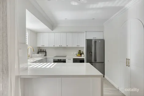 Property photo of 102/20 Fairway Drive Clear Island Waters QLD 4226