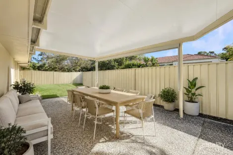 33 Olsen Cres, Wakerley, QLD 4154