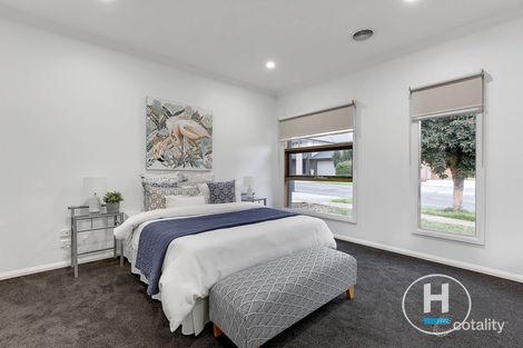 Property photo of 18 Clopton Rise Craigieburn VIC 3064