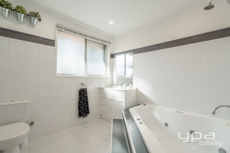 Property photo of 16 Barclay Close Gladstone Park VIC 3043