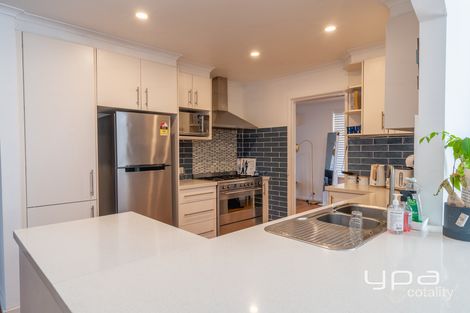 Property photo of 16 Barclay Close Gladstone Park VIC 3043