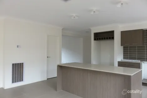 Property photo of 4 Mapleton Boulevard Melton South VIC 3338