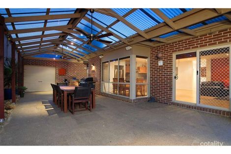 Property photo of 2 Tennyson Close Berwick VIC 3806