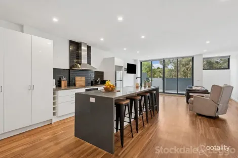 2/12 Strawberry Way, Chirnside Park, VIC 3116