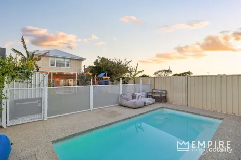 4a Warren St, Beaconsfield, WA 6162