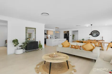 Property photo of 10 Lakesfront Place Hatton Vale QLD 4341