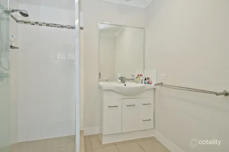 Property photo of 2/18 Aldgate Crescent Pacific Pines QLD 4211