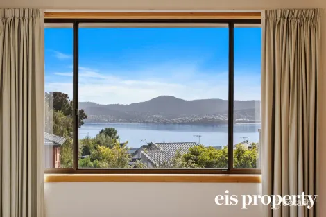 Property photo of 1/11 Tiersen Place Sandy Bay TAS 7005