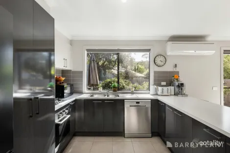 Property photo of 24 Emary Court Yarra Glen VIC 3775