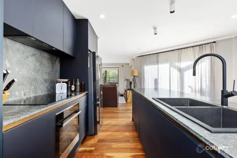 Property photo of 2/504 Lydiard Street North Soldiers Hill VIC 3350