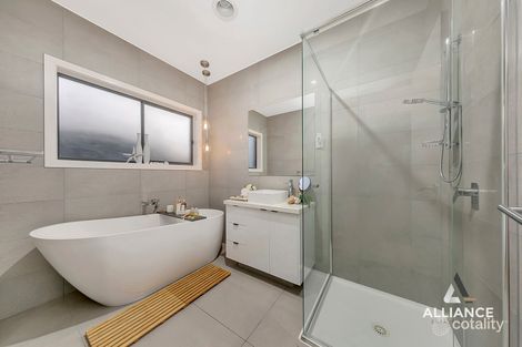 Property photo of 5 Earlington Drive Wollert VIC 3750