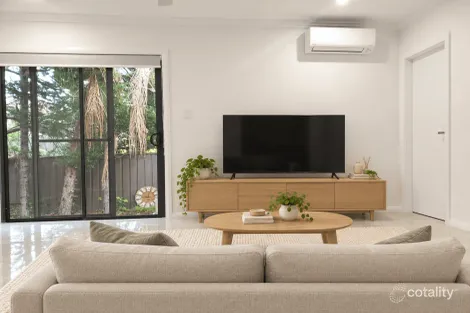 8 Bray Pl, Ambarvale, NSW 2560