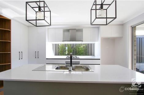 Property photo of 11 Hampshire Boulevard Leneva VIC 3691