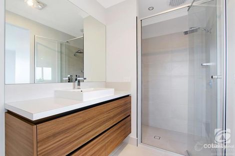 Property photo of 11 Hampshire Boulevard Leneva VIC 3691