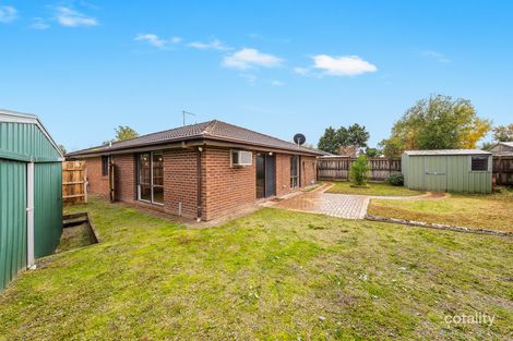 Property photo of 2 Maltravers Crescent Cranbourne North VIC 3977
