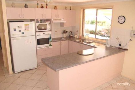 Property photo of 2 Roundtree Street Lake Haven NSW 2263