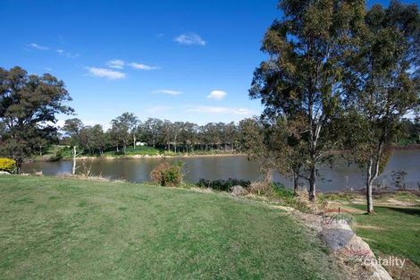 Property photo of 4 Riverpoint Boulevard Riverhills QLD 4074