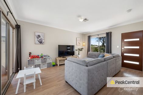 Property photo of 12 Grasstree Lane Success WA 6164