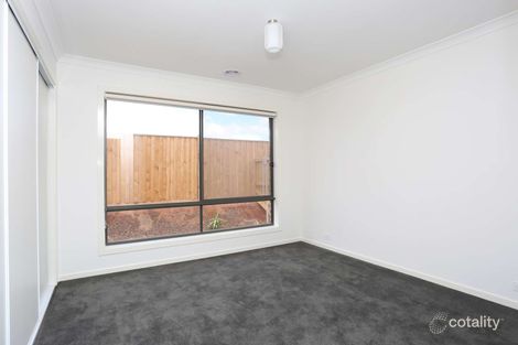 Property photo of 1 Blake Place Brookfield VIC 3338