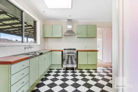 Property photo of 24 Katrina Drive Gladstone Park VIC 3043